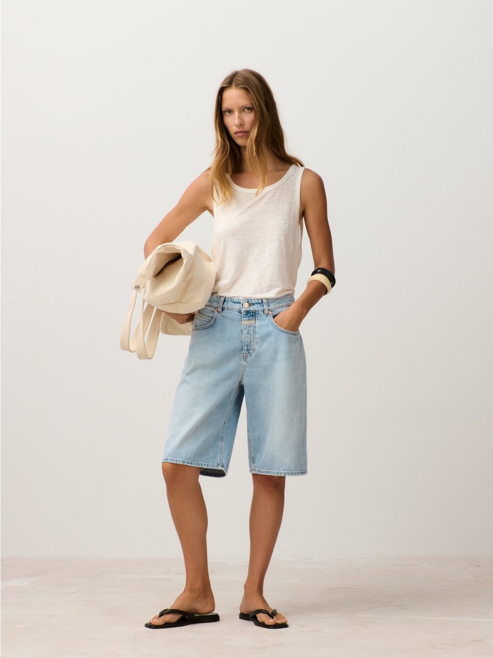 Like New Closed Jenica Denim Shorts in Light Blue Size 26